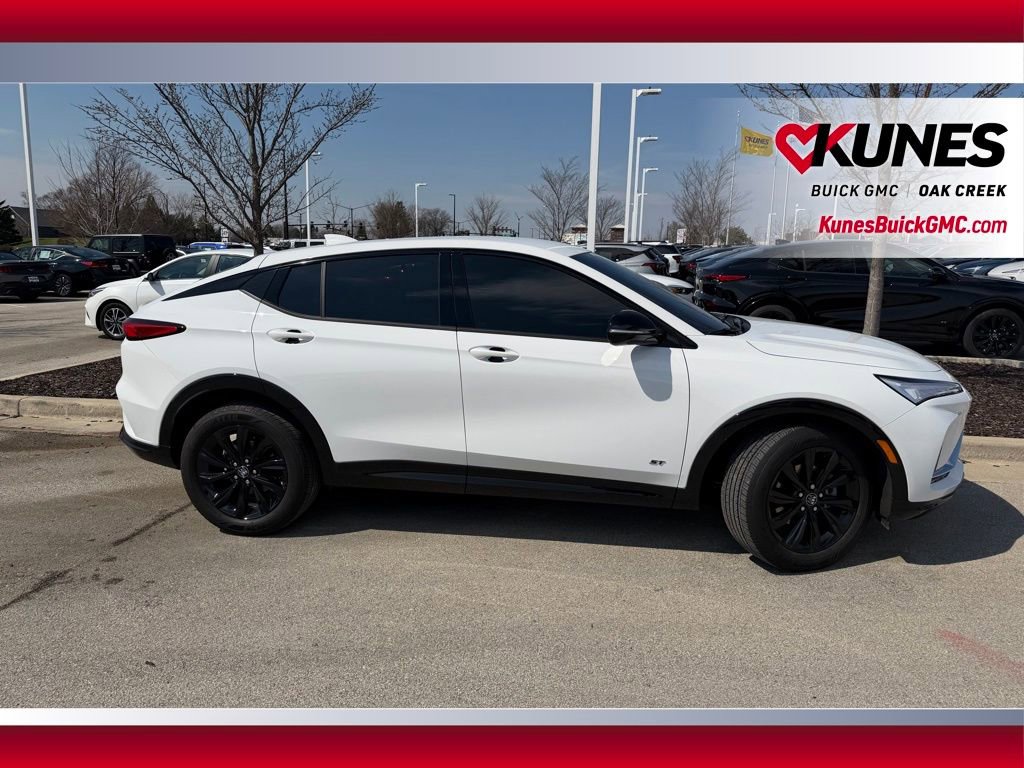 Used 2025 Buick Envista Sport Touring w/ Convenience II Package FWD image 6