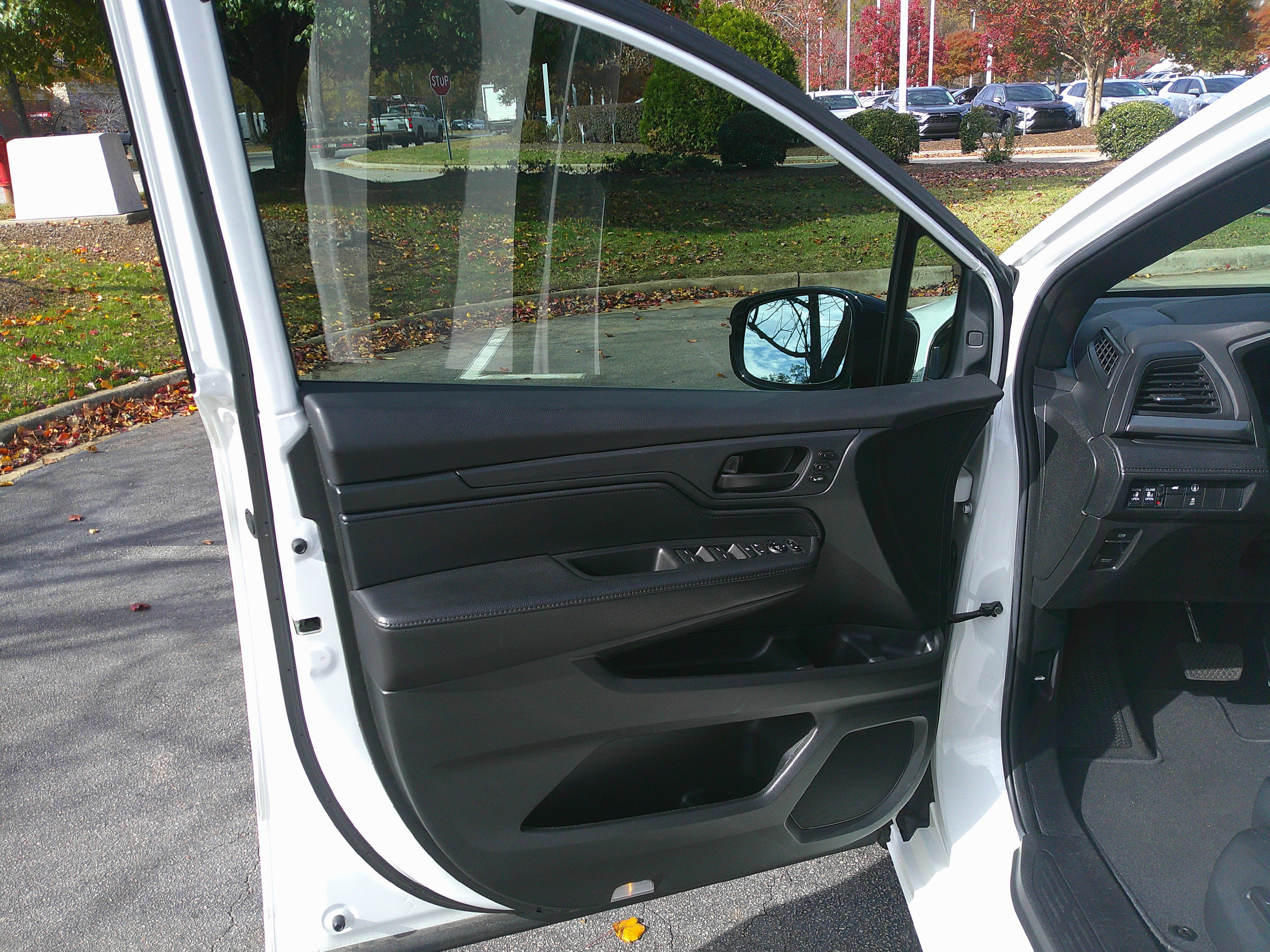 Used 2023 Honda Odyssey Sport image 17