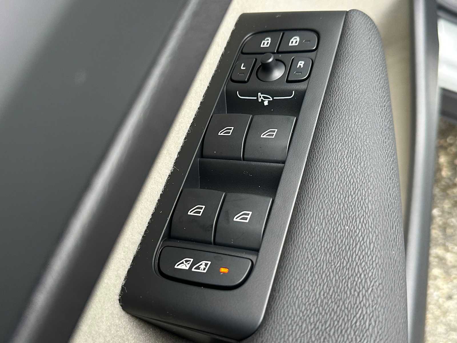 New 2026 Volvo XC40 B5 Ultra w/ Climate Package image 21