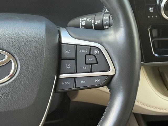 Used 2023 Toyota Highlander Limited AWD/4WD image 14
