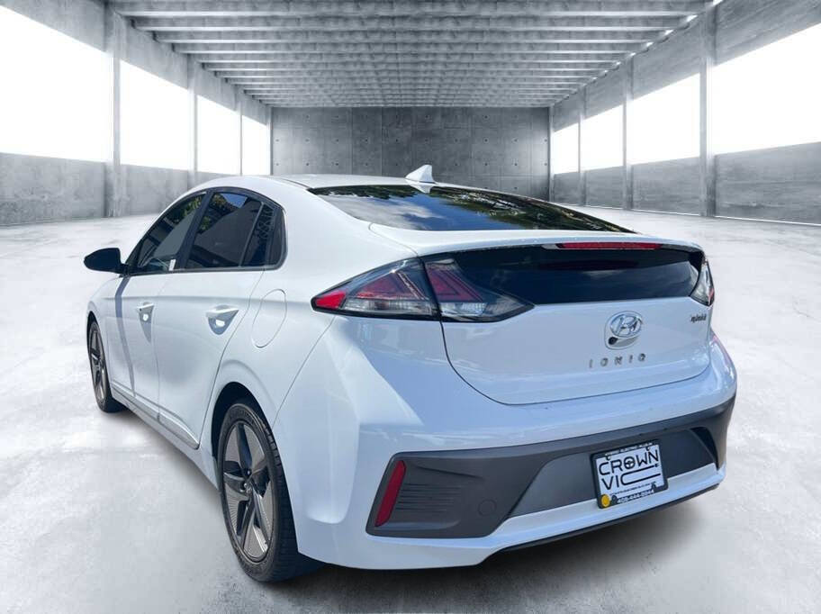 Used 2022 Hyundai Ioniq SEL FWD image 3