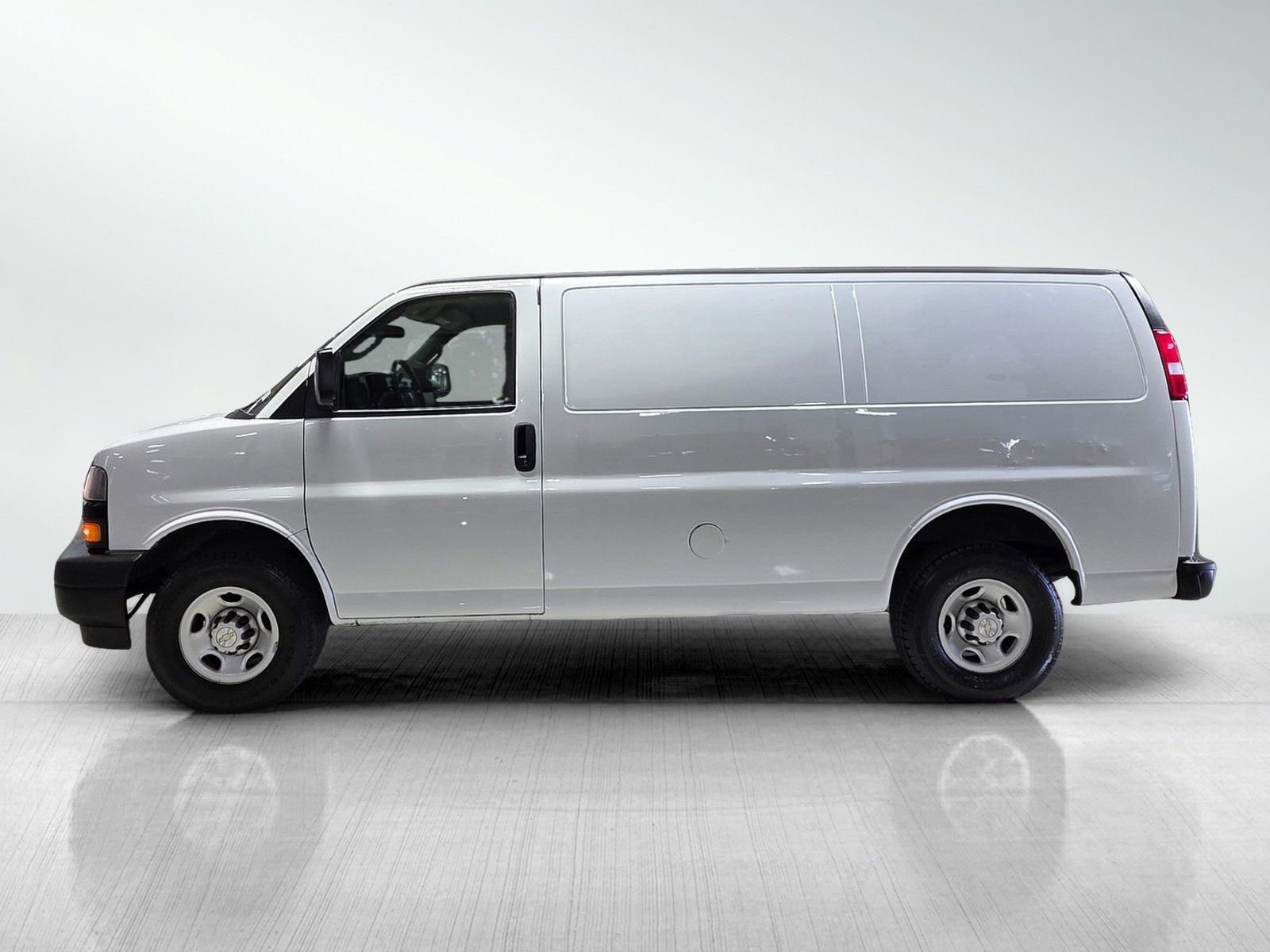 Used 2021 Chevrolet Express 2500 w/ Driver Convenience Package image 4