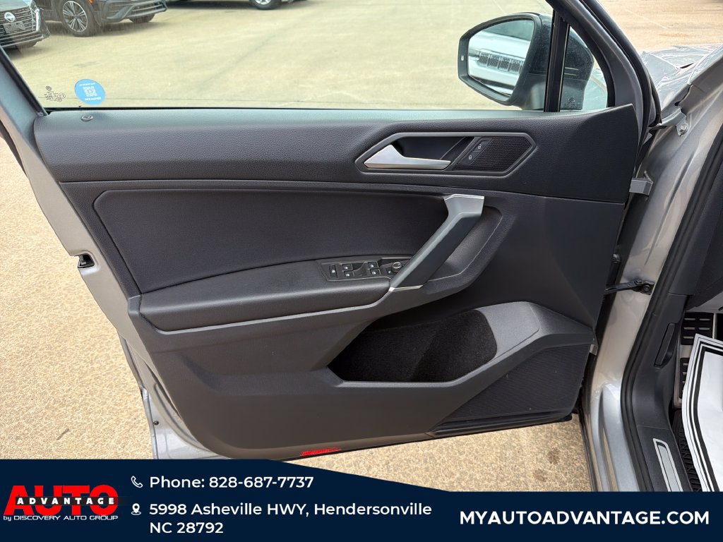 Used 2020 Volkswagen Tiguan SE R-Line AWD/4WD image 8