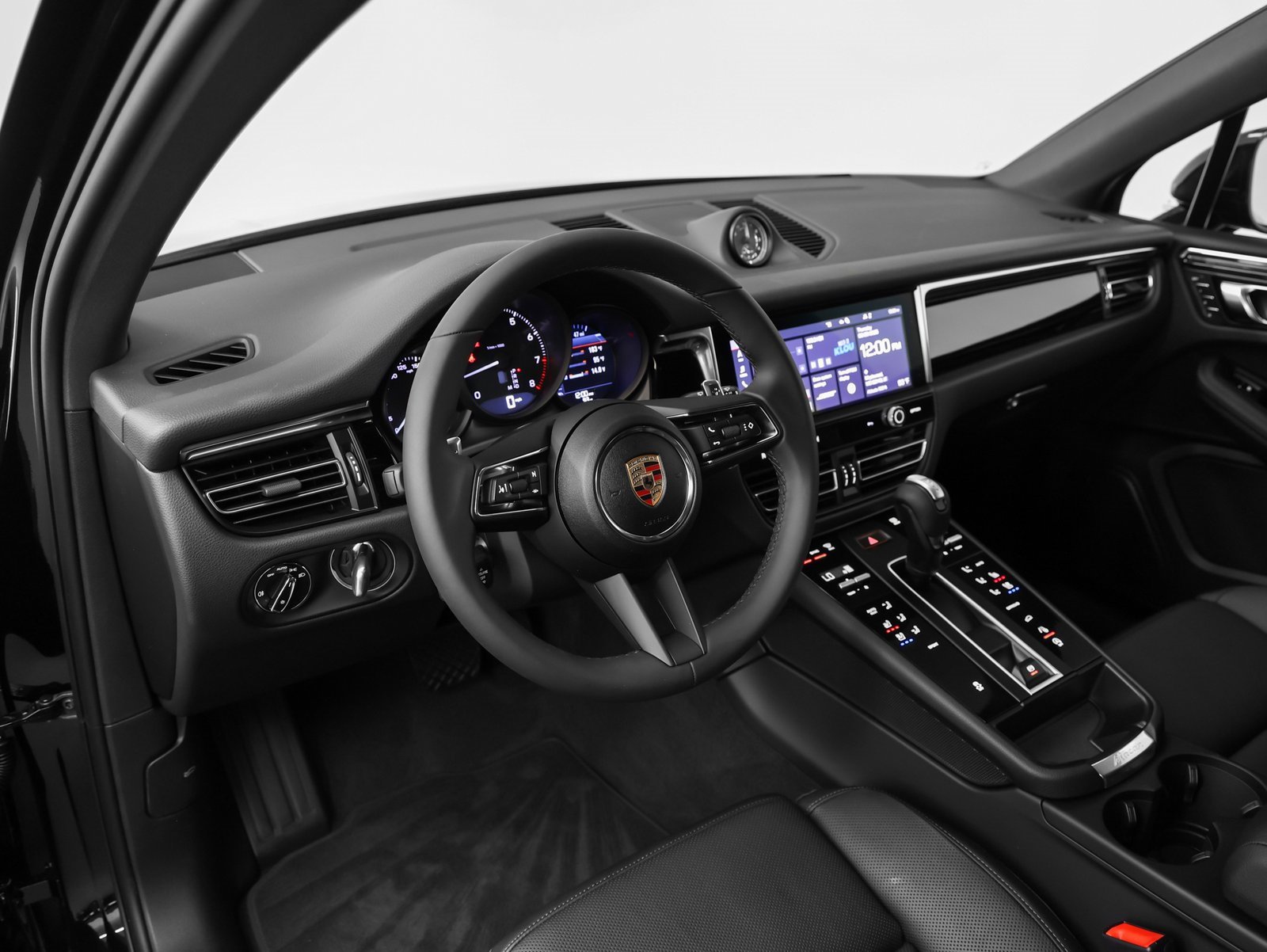 Certified 2025 Porsche Macan image 4