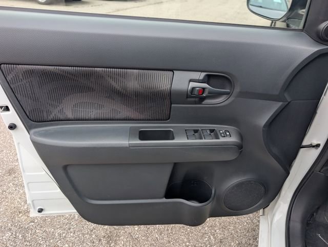 Used 2014 Scion xB image 9