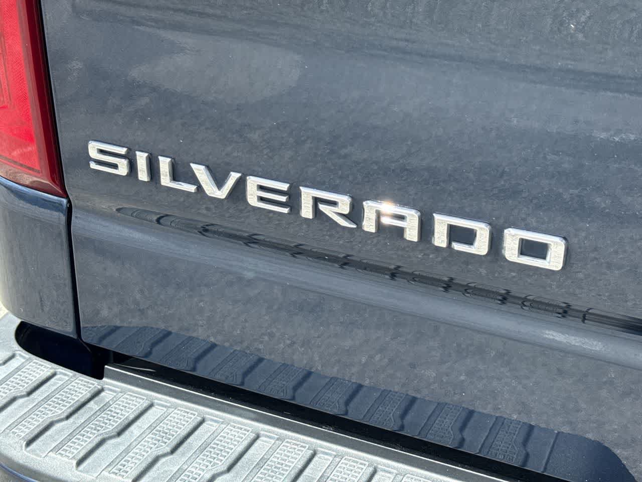 Used 2019 Chevrolet Silverado 1500 High Country w/ Technology Package RWD image 12