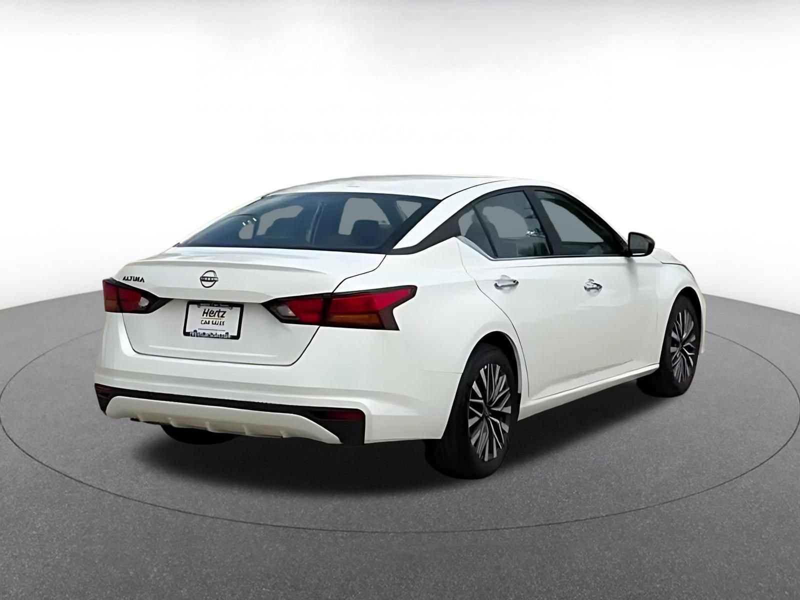 Used 2025 Nissan Altima 2.5 SV FWD image 7
