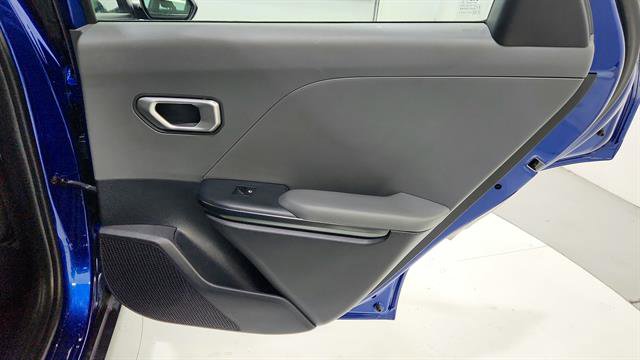 Used 2025 Kia K4 LXS image 27