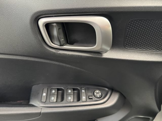 Used 2022 Hyundai Venue SE FWD image 25