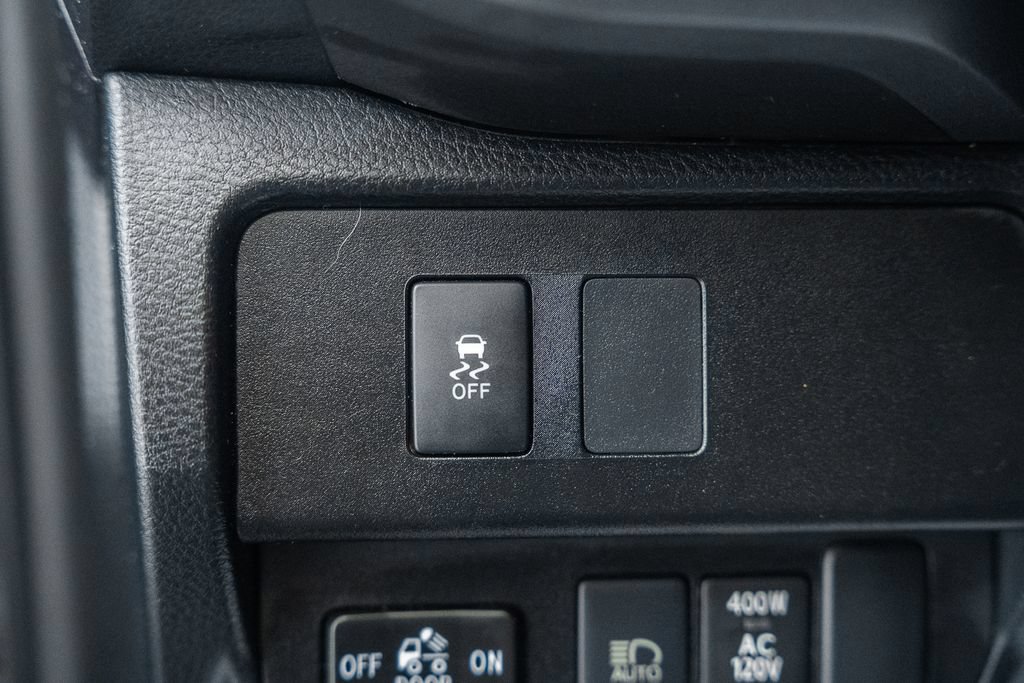 Used 2020 Toyota Tacoma TRD Off-Road w/ Technology Package AWD/4WD image 38
