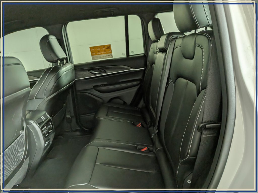 Certified 2025 Jeep Grand Cherokee Limited AWD/4WD image 32