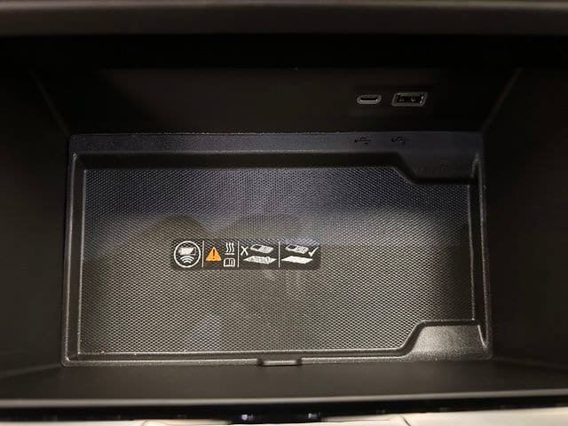New 2026 GMC Yukon XL AT4 w/ AT4 Premium Plus Package AWD/4WD image 18