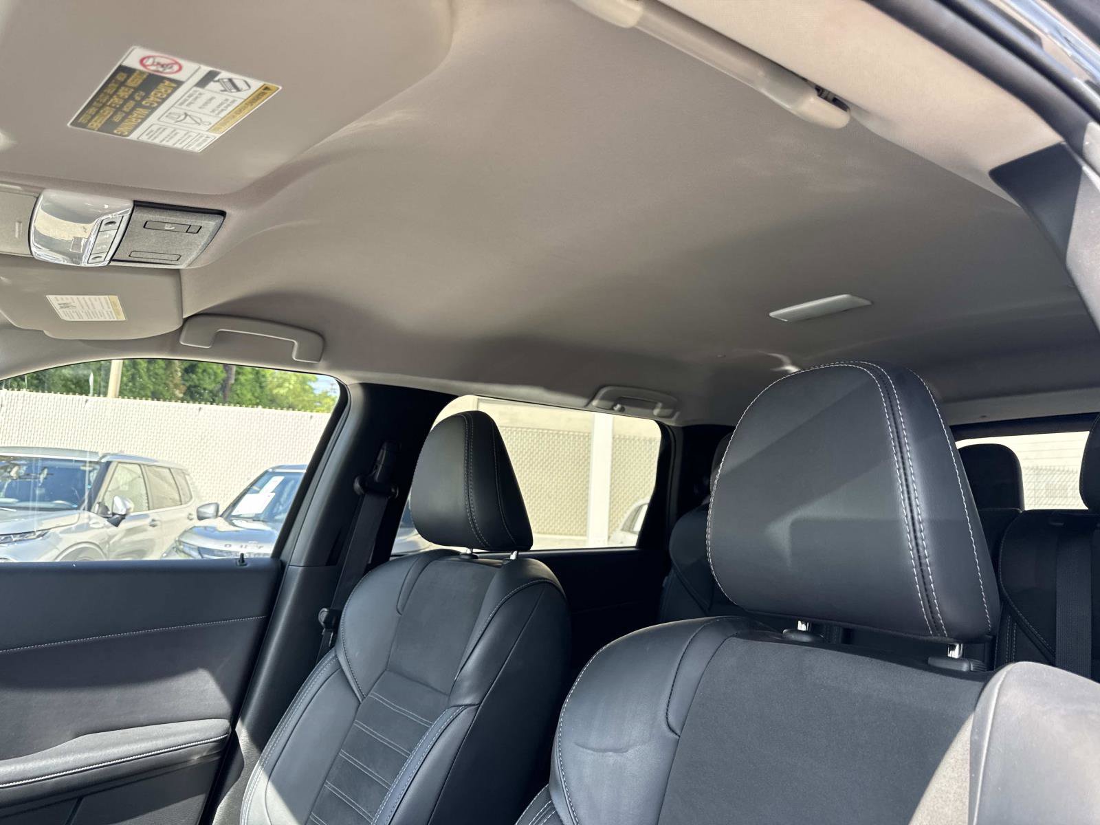 Used 2024 Mitsubishi Outlander AWD image 17