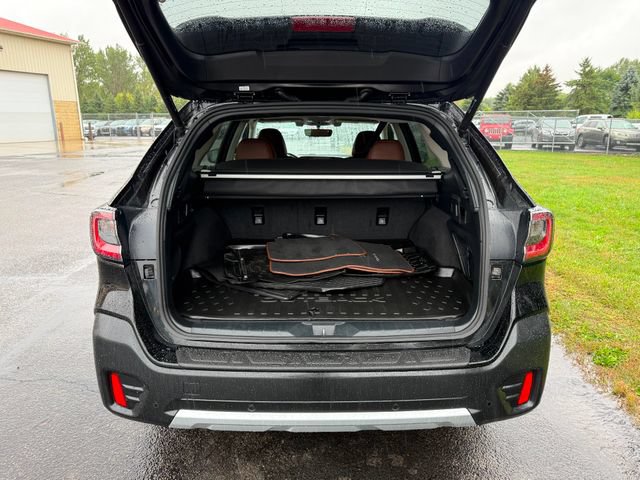 Used 2022 Subaru Outback Touring AWD/4WD image 3