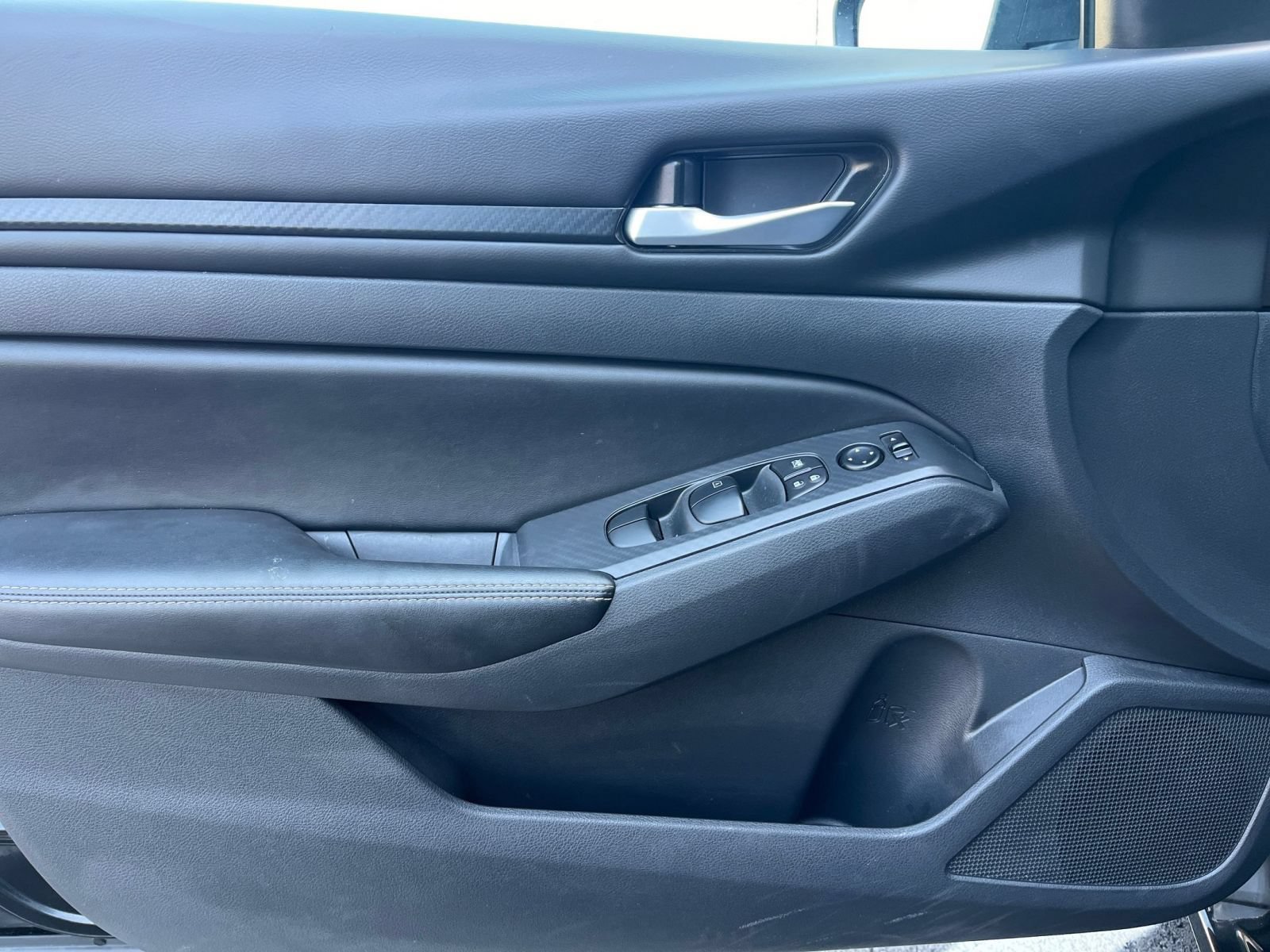 Used 2025 Nissan Altima 2.5 SV FWD image 18