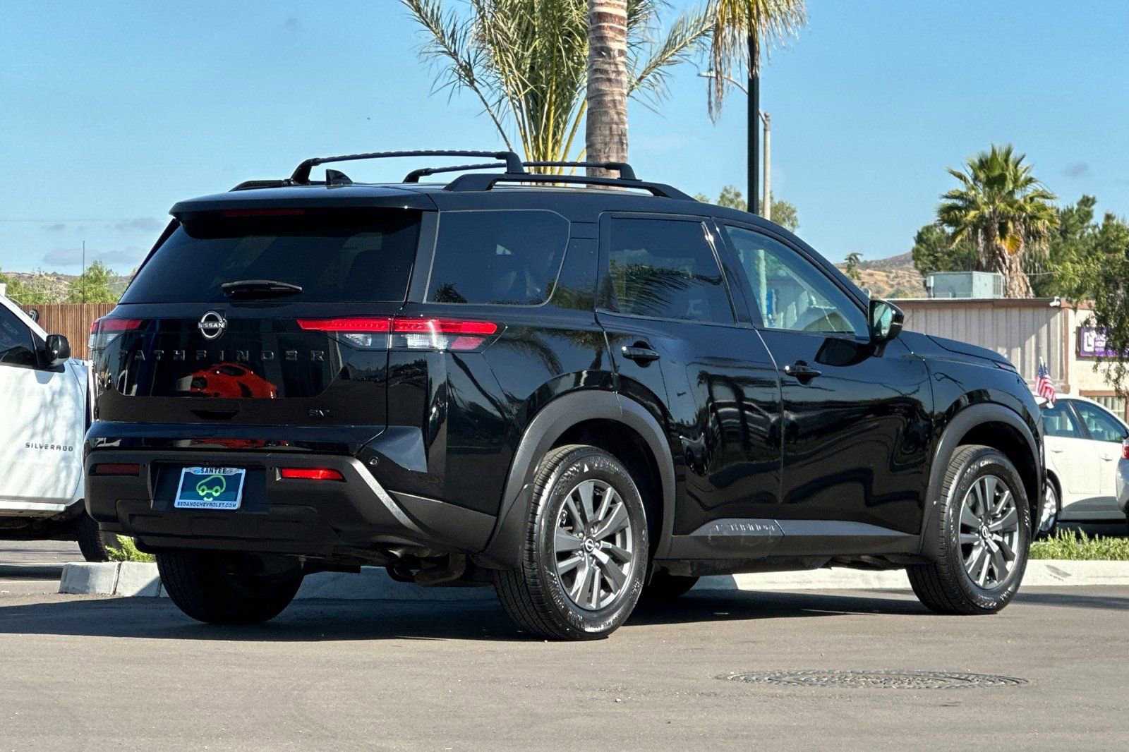 Used 2022 Nissan Pathfinder SV w/ SV Black Package image 4