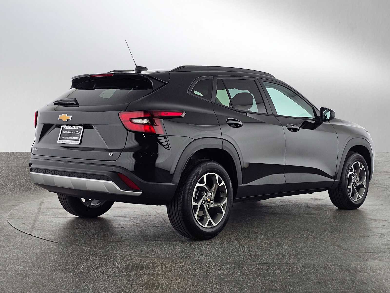 New 2026 Chevrolet Trax LT w/ Driver Confidence Package FWD image 3