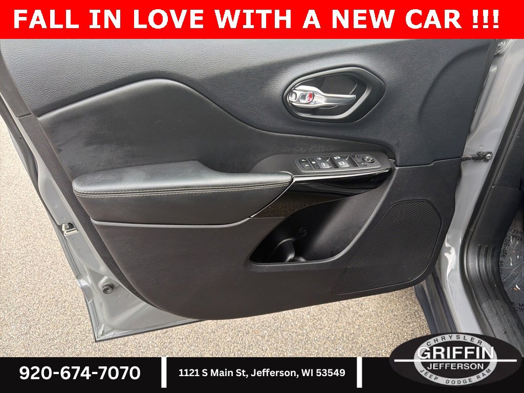 Used 2023 Jeep Cherokee Altitude Lux image 18