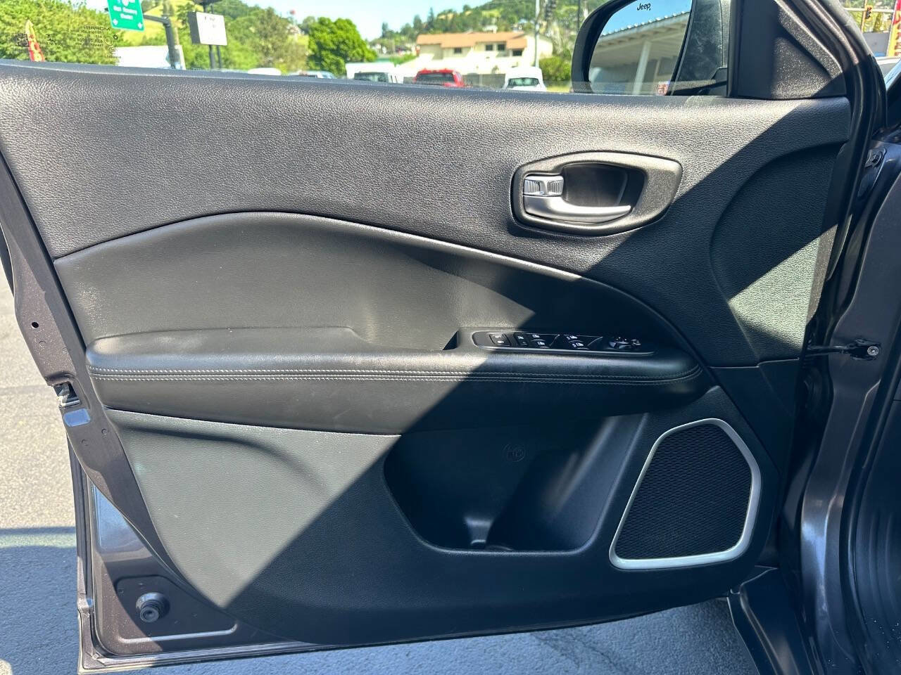 Used 2020 Jeep Compass Latitude image 9