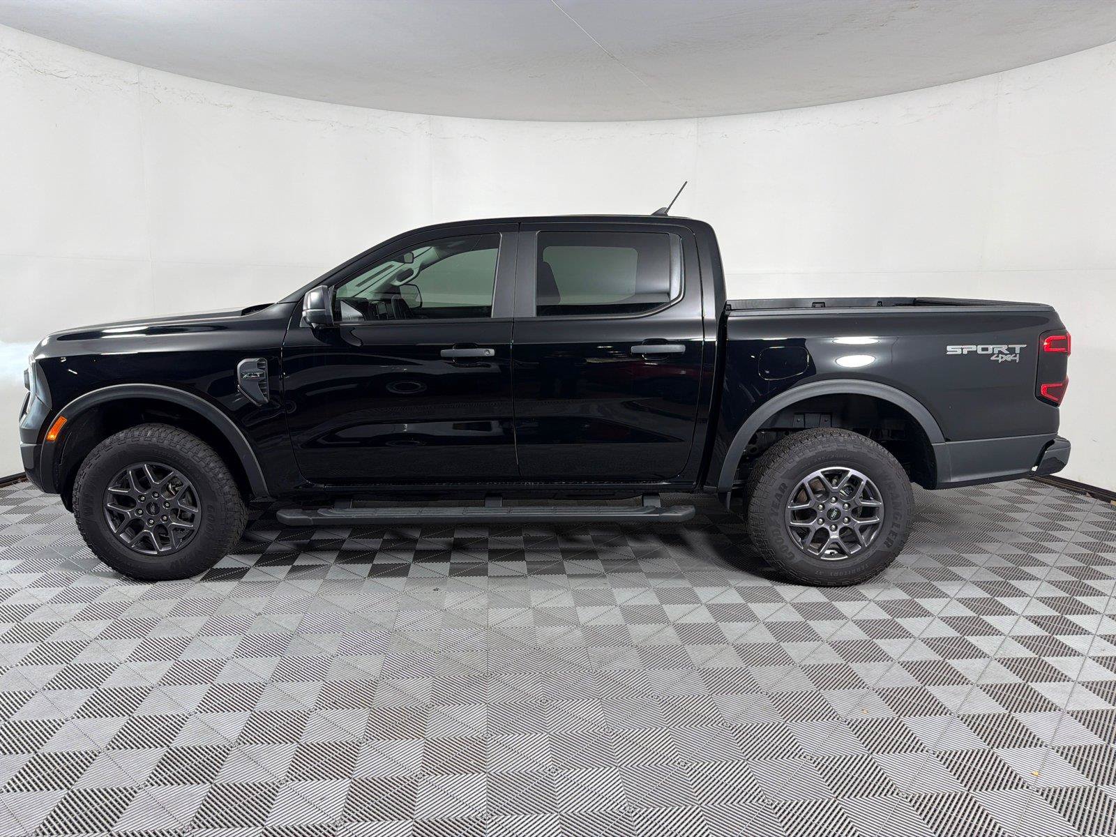 Used 2025 Ford Ranger XLT w/ Technology Package AWD/4WD image 4
