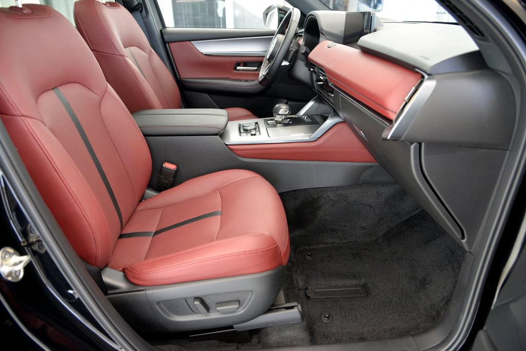 Certified 2025 MAZDA CX-70 Plug-In Hybrid w/ Premium Plus AWD/4WD image 30