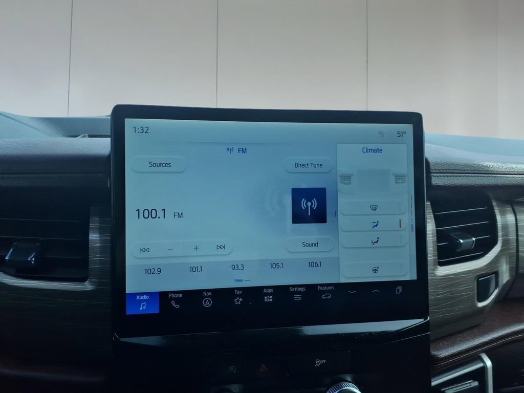 Used 2024 Ford Expedition Limited image 19