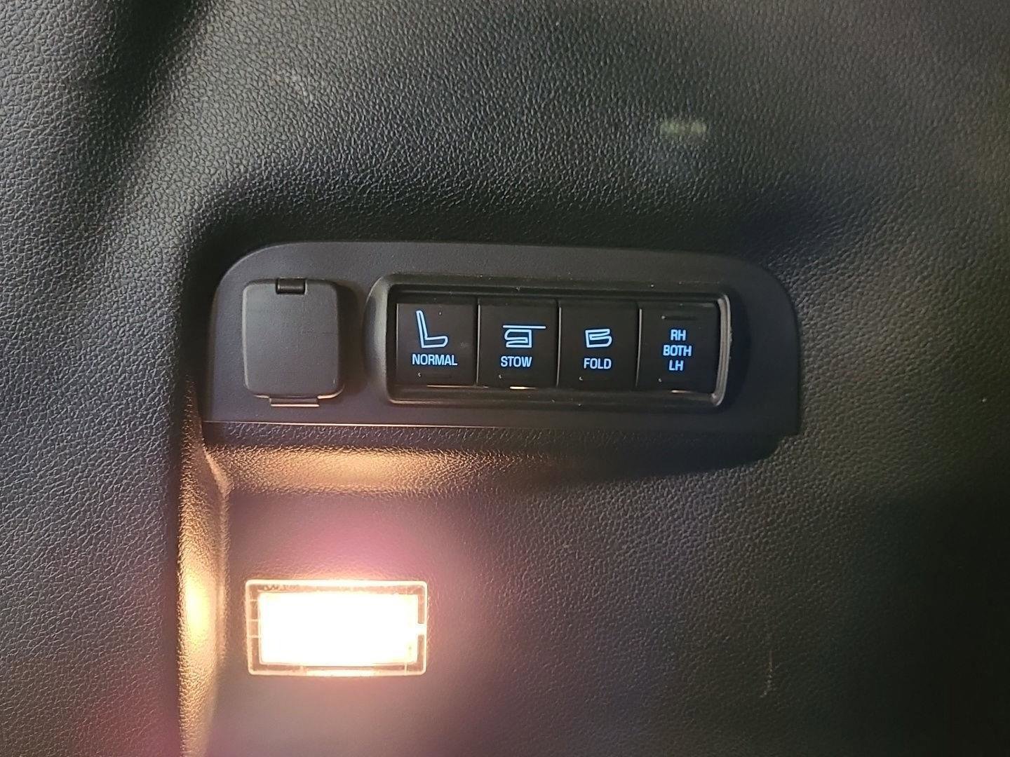 Used 2017 Ford Explorer Limited w/ Equipment Group 303A image 30