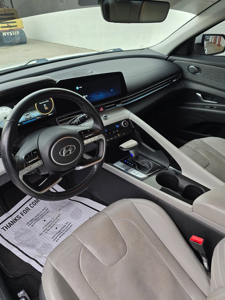 Used 2021 Hyundai Elantra Limited image 13