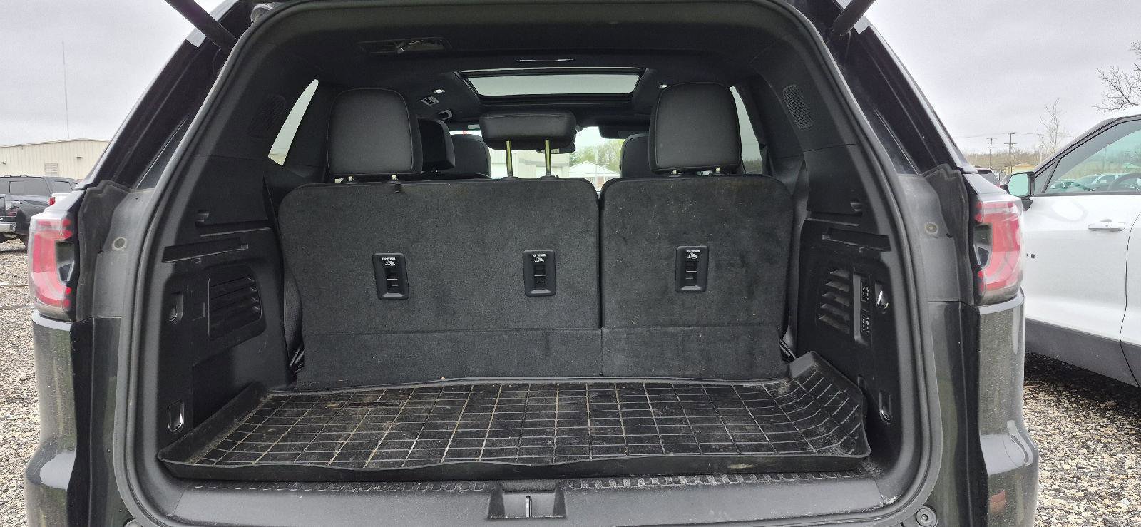 Used 2024 GMC Acadia Denali image 5