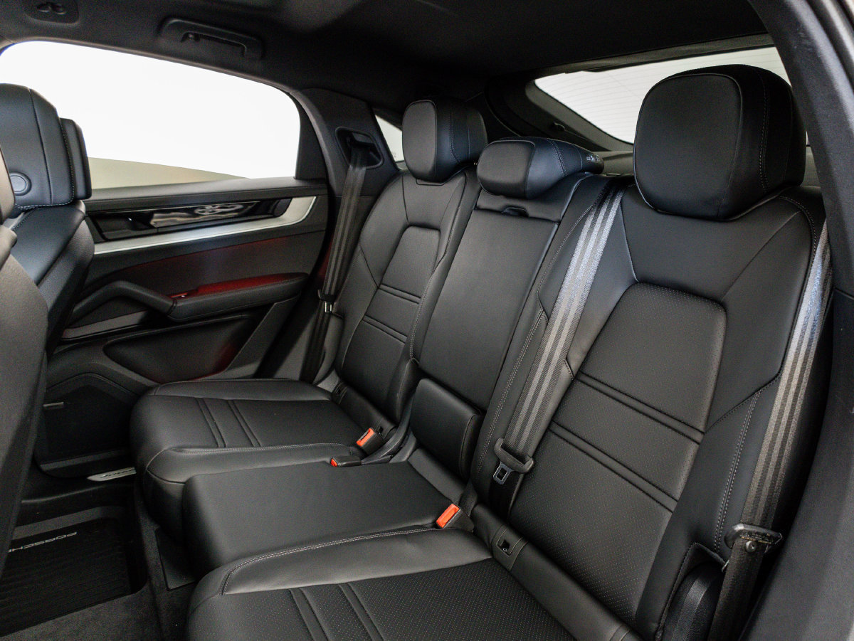 Certified 2026 Porsche Cayenne S AWD/4WD image 34