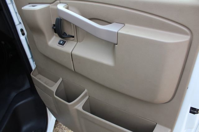 Used 2016 Chevrolet Express 3500 image 26