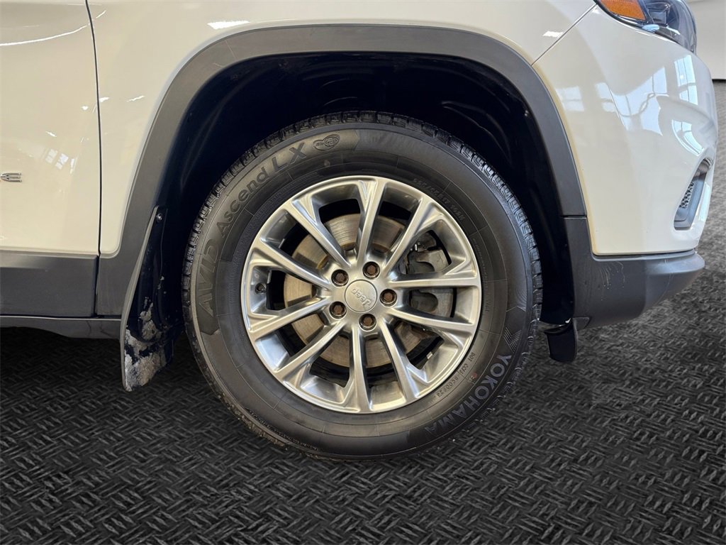 Used 2019 Jeep Cherokee Latitude Plus w/ Cold Weather Group image 11