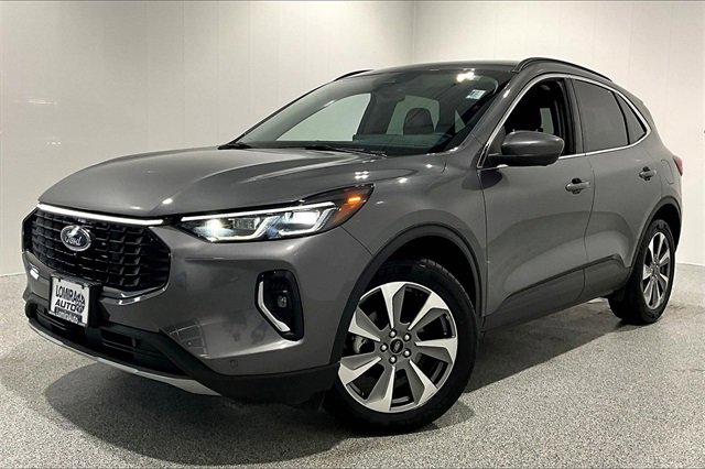 Used 2023 Ford Escape Platinum image 3