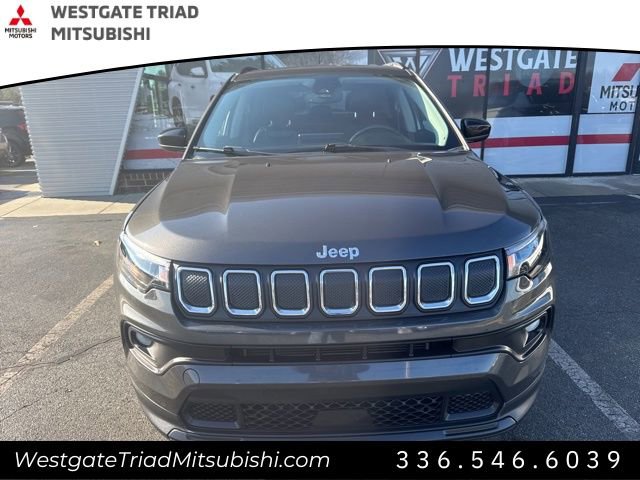 Used 2022 Jeep Compass Latitude image 2