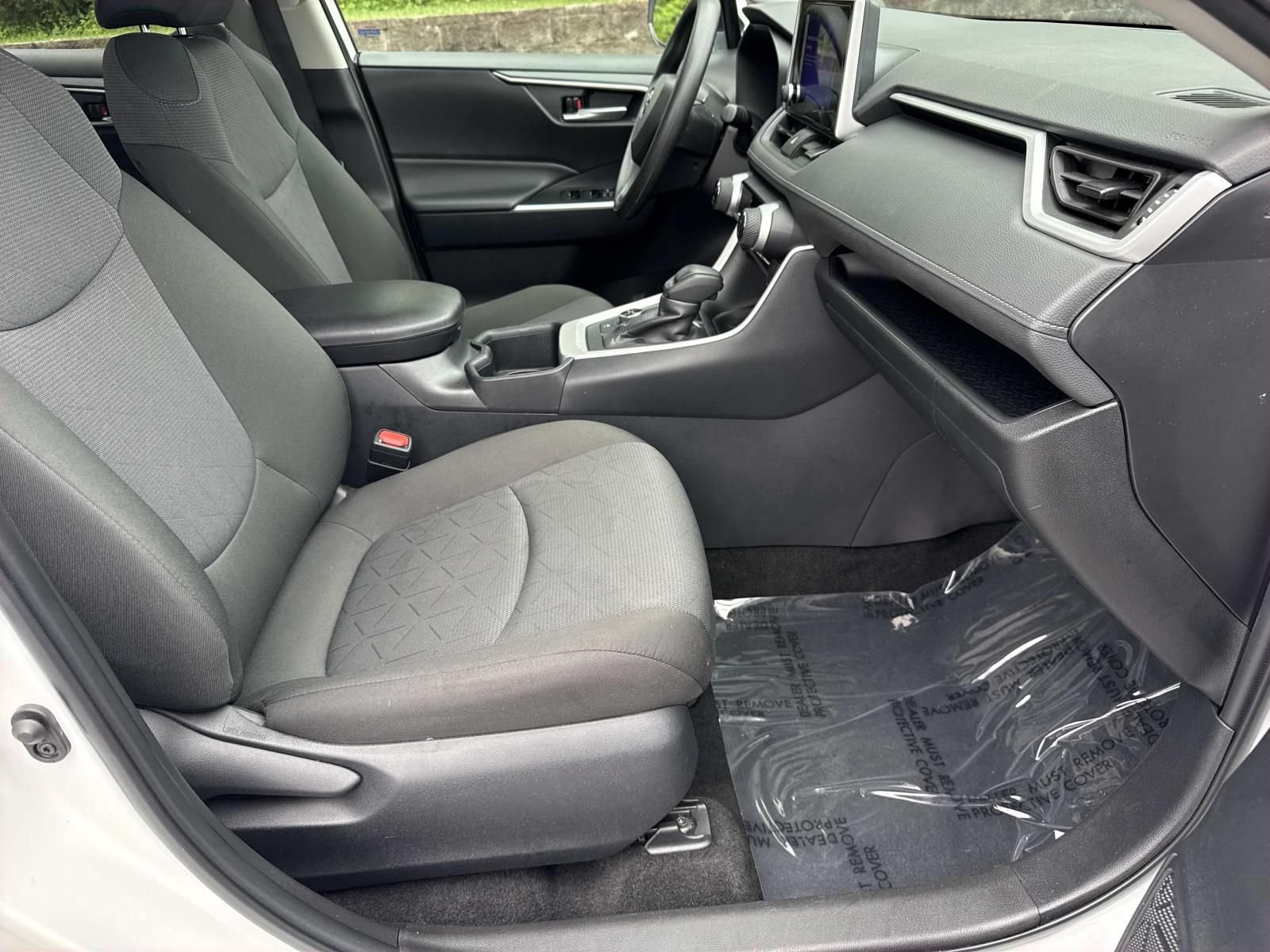 Used 2025 Toyota RAV4 XLE AWD/4WD image 25