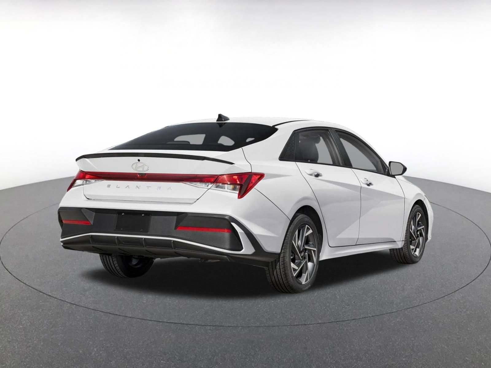 Used 2026 Hyundai Elantra Sport FWD image 2