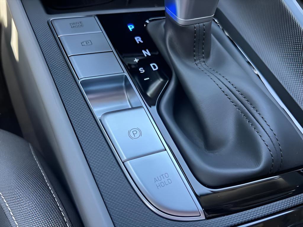 Used 2025 Hyundai Elantra SEL image 31