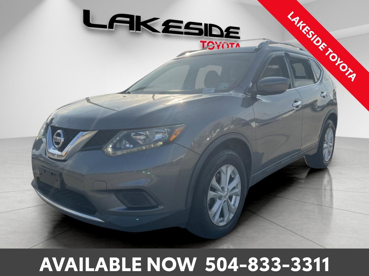 Used 2016 Nissan Rogue SV image 2