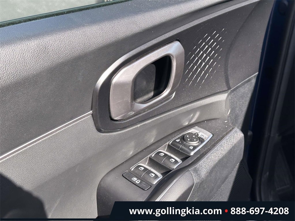 Certified 2024 Kia Sorento S w/ Panoramic Sunroof Package image 17