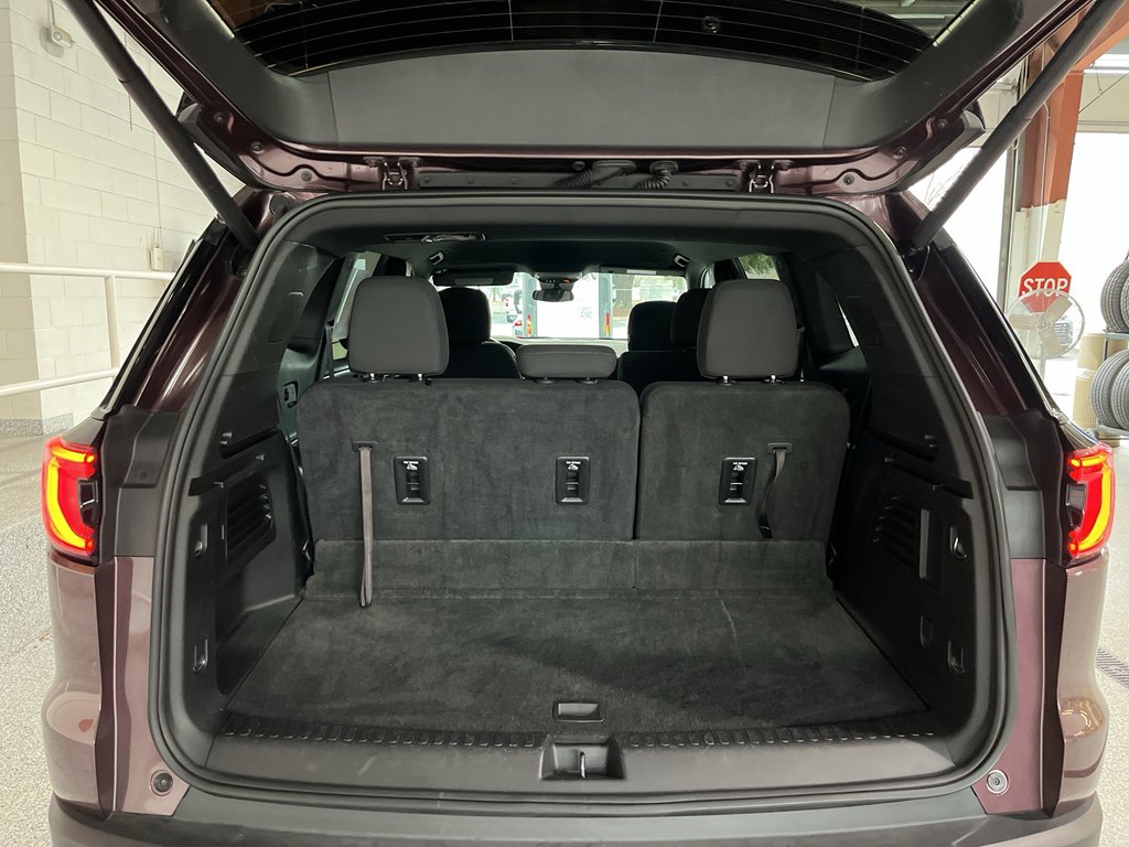 Used 2025 GMC Acadia Elevation image 8