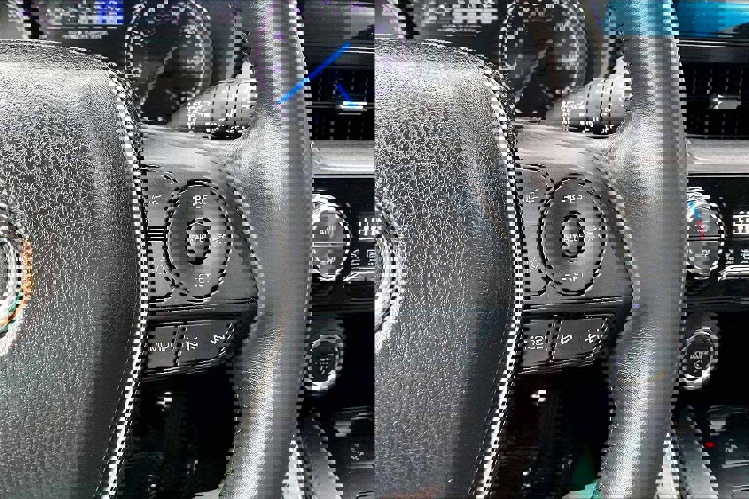 Used 2023 Toyota Venza LE image 17