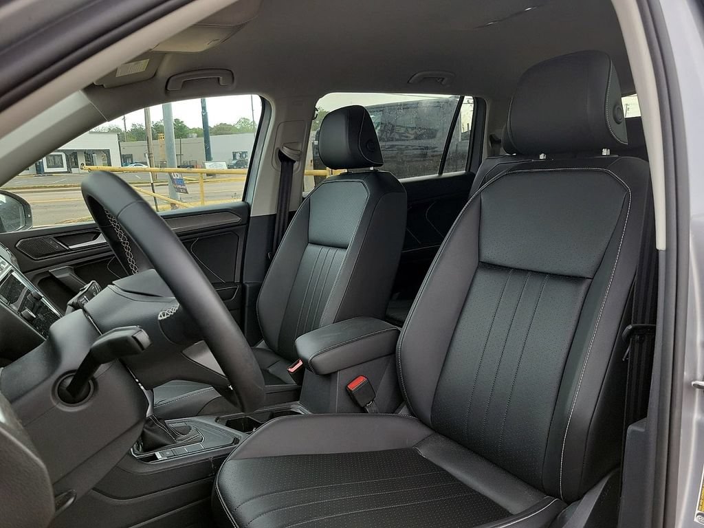 Used 2024 Volkswagen Tiguan SE FWD image 12