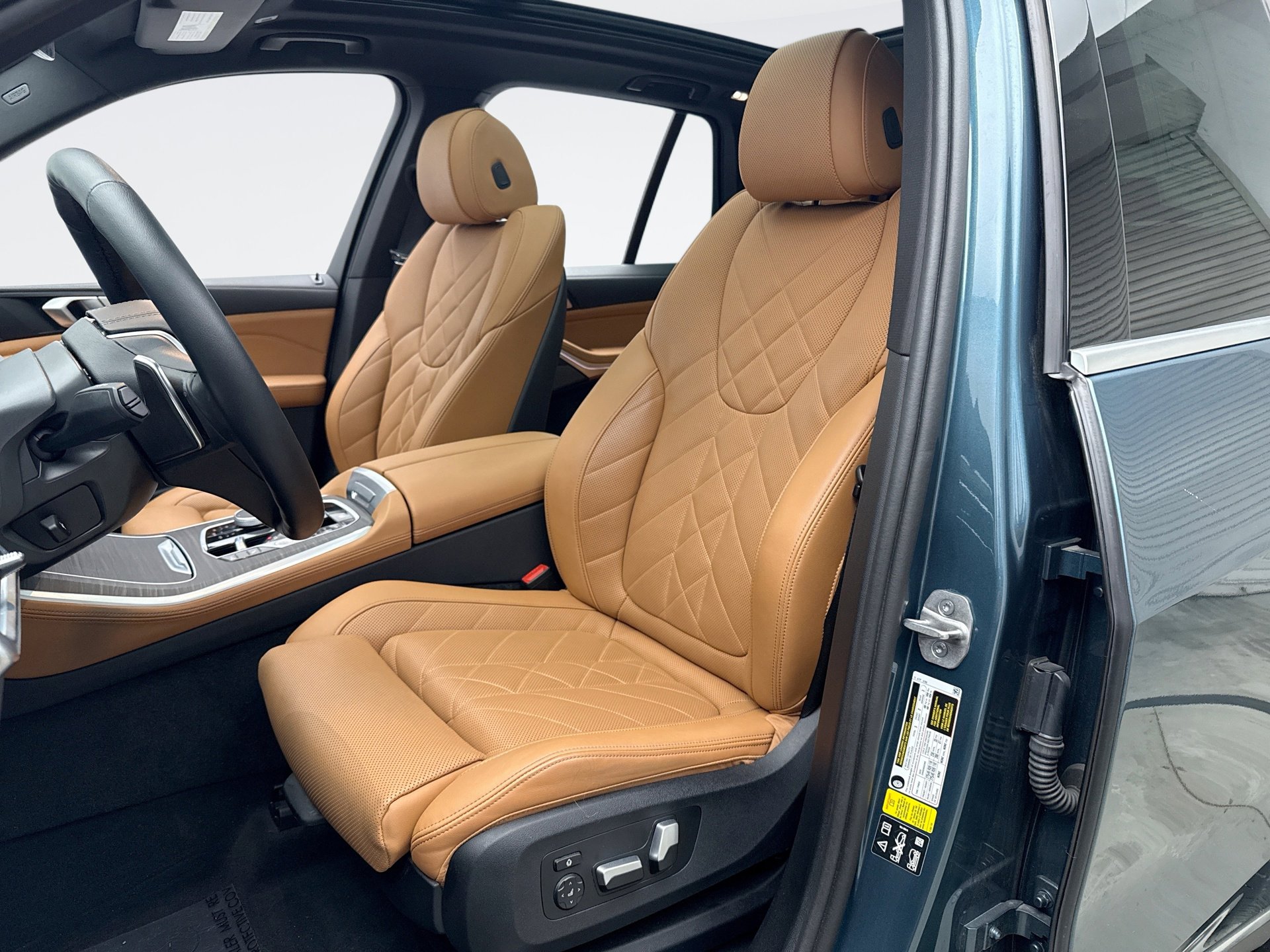 Used 2024 BMW X5 xDrive40i w/ Premium Package image 11