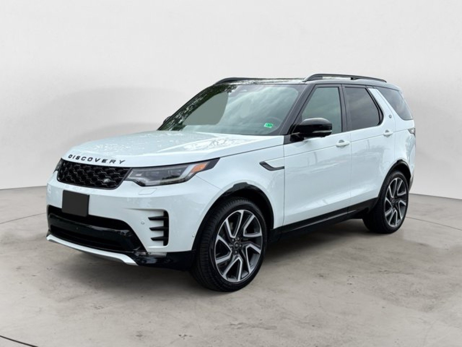 Used 2025 Land Rover Discovery Dynamic SE AWD/4WD image 1