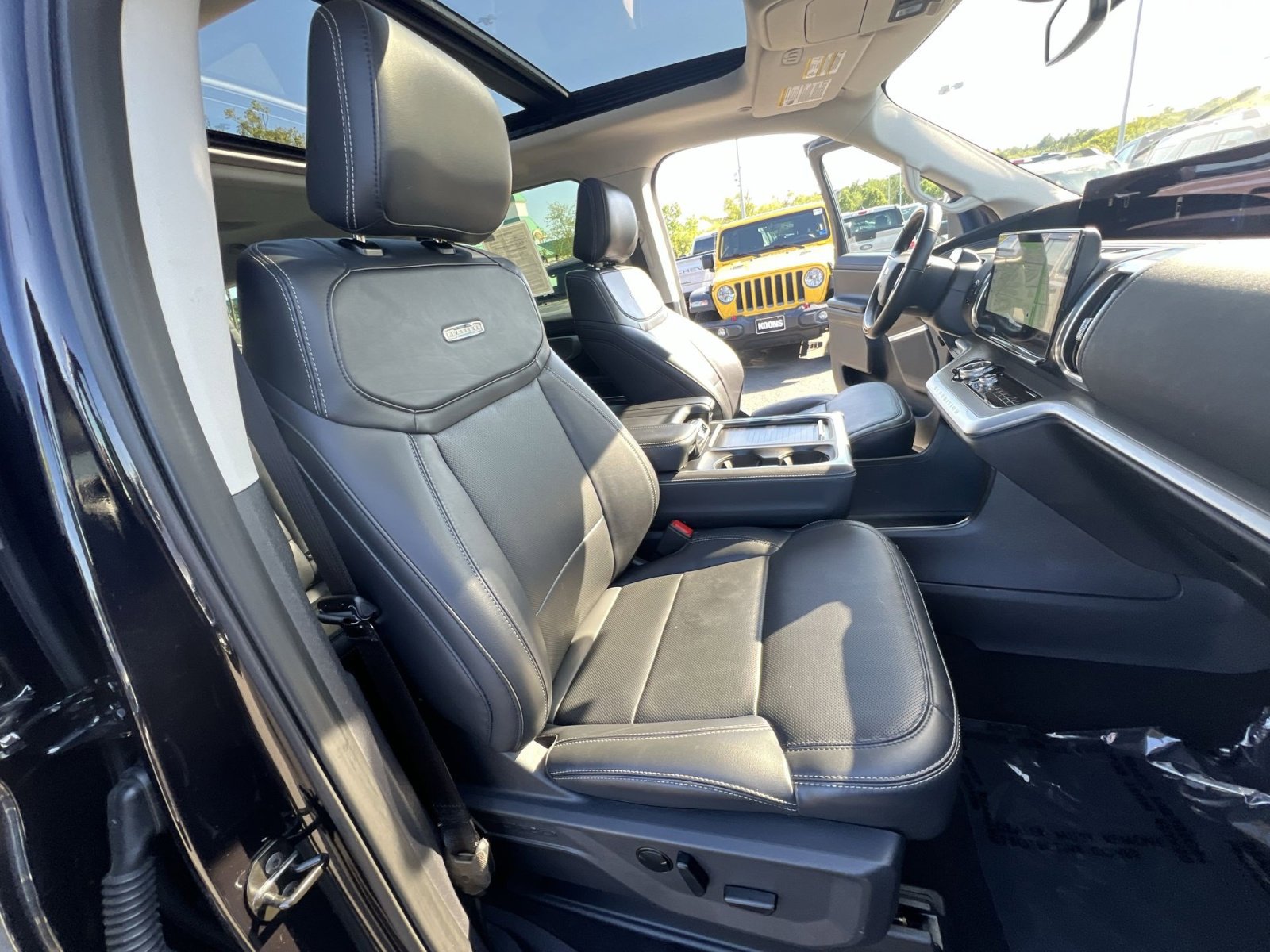 Used 2025 Ford Expedition Max Platinum AWD/4WD image 36