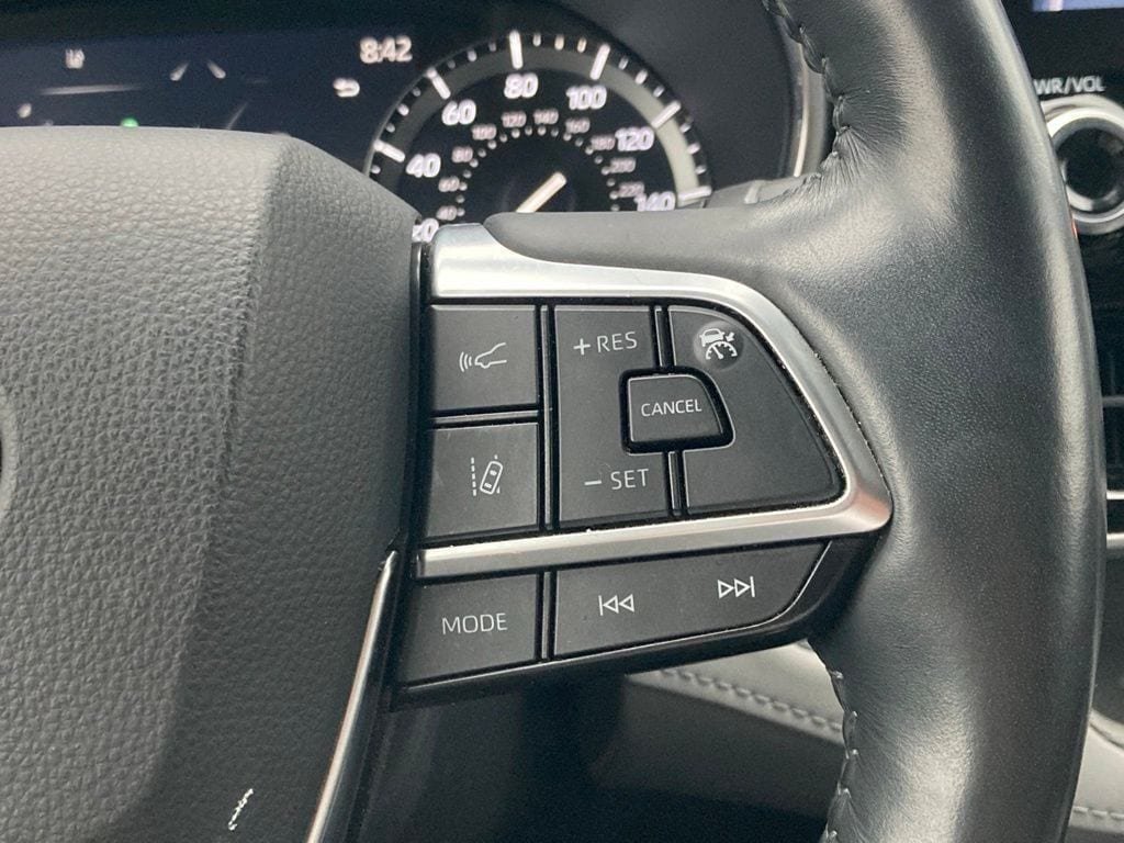 Used 2021 Toyota Highlander Platinum AWD/4WD image 18
