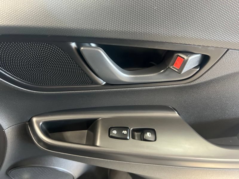 Used 2023 Hyundai Kona SE AWD/4WD image 14