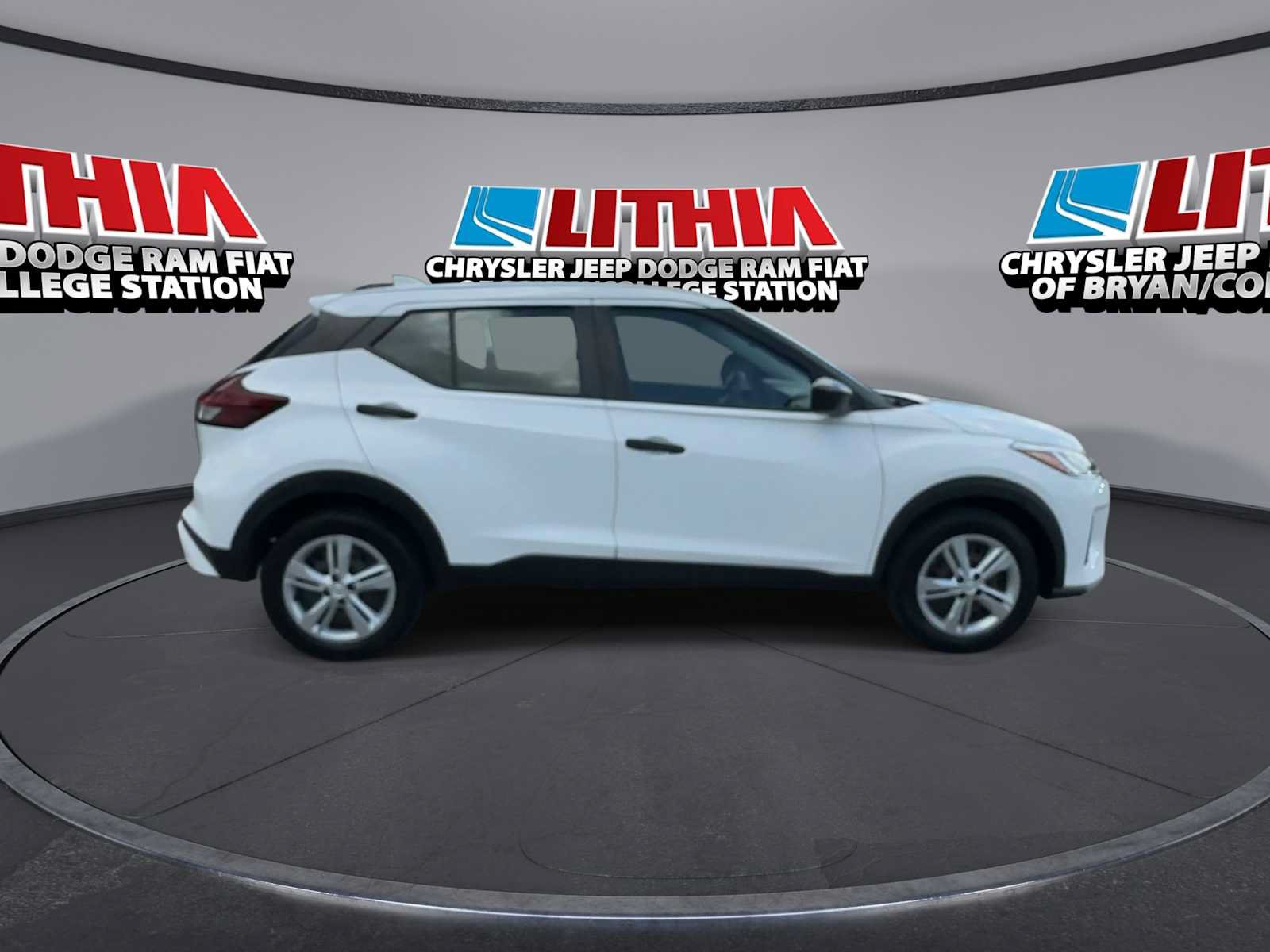 Used 2022 Nissan Kicks S FWD image 9