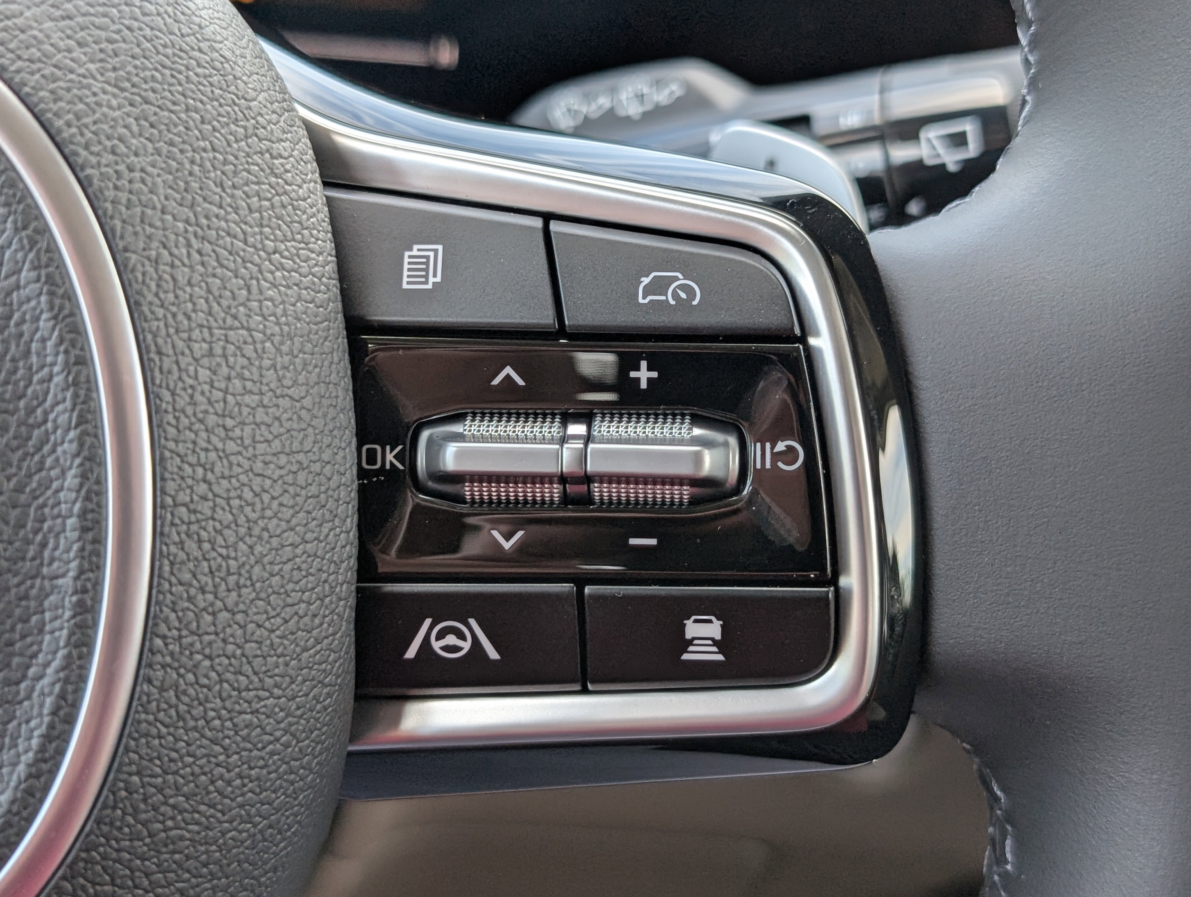 New 2026 Kia Carnival EX image 22