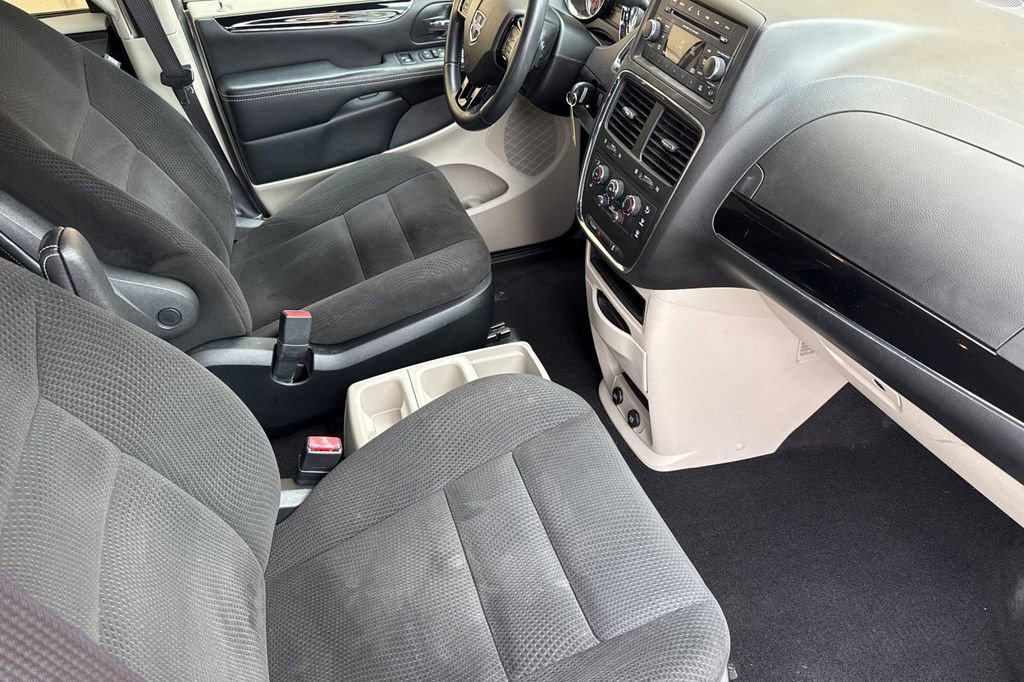 Used 2016 Dodge Grand Caravan SE image 24